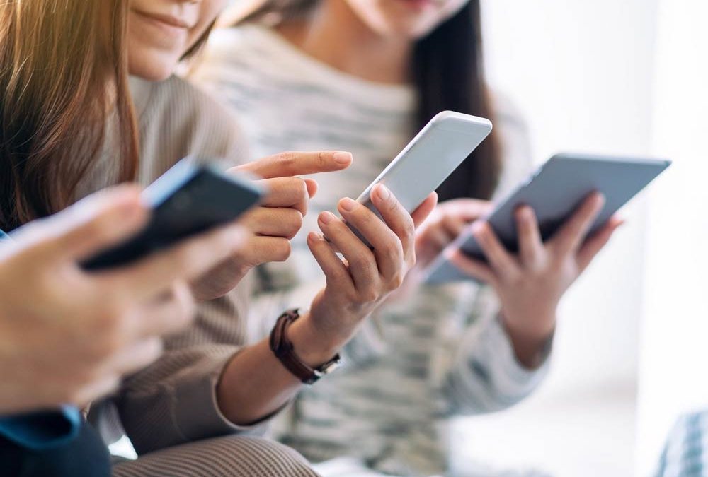 Navigating Social Media’s Impact on Teens: A Guide for Parents