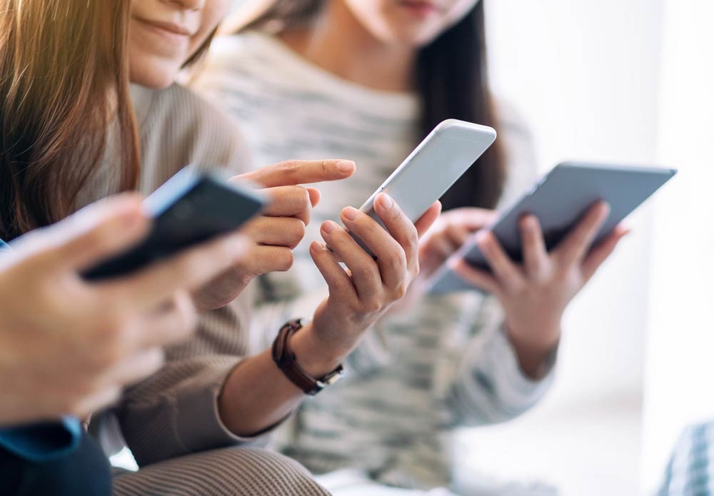 Navigating Social Media's Impact on Teens: A Guide for Parents